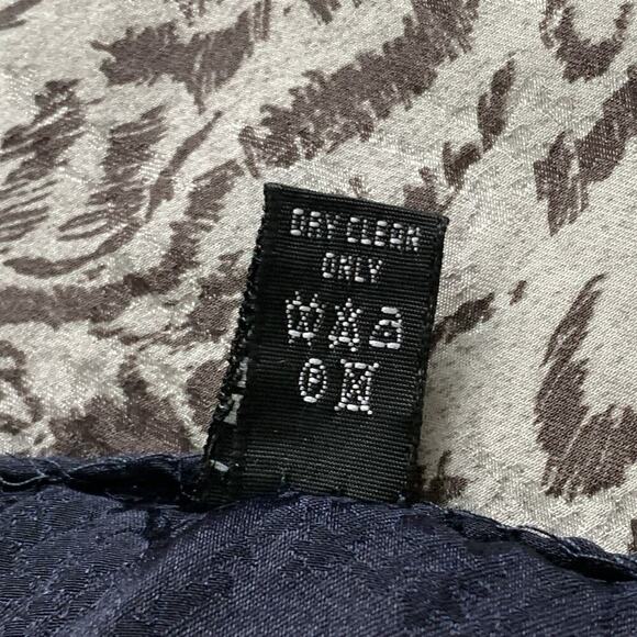 100% Silk Scarf 33" Square Navy Blue Gold Made in Italy Chain Link Tiger EUC - Picture 6 of 6